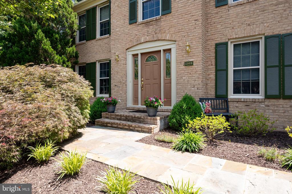 6909 TRILLIUM LANE