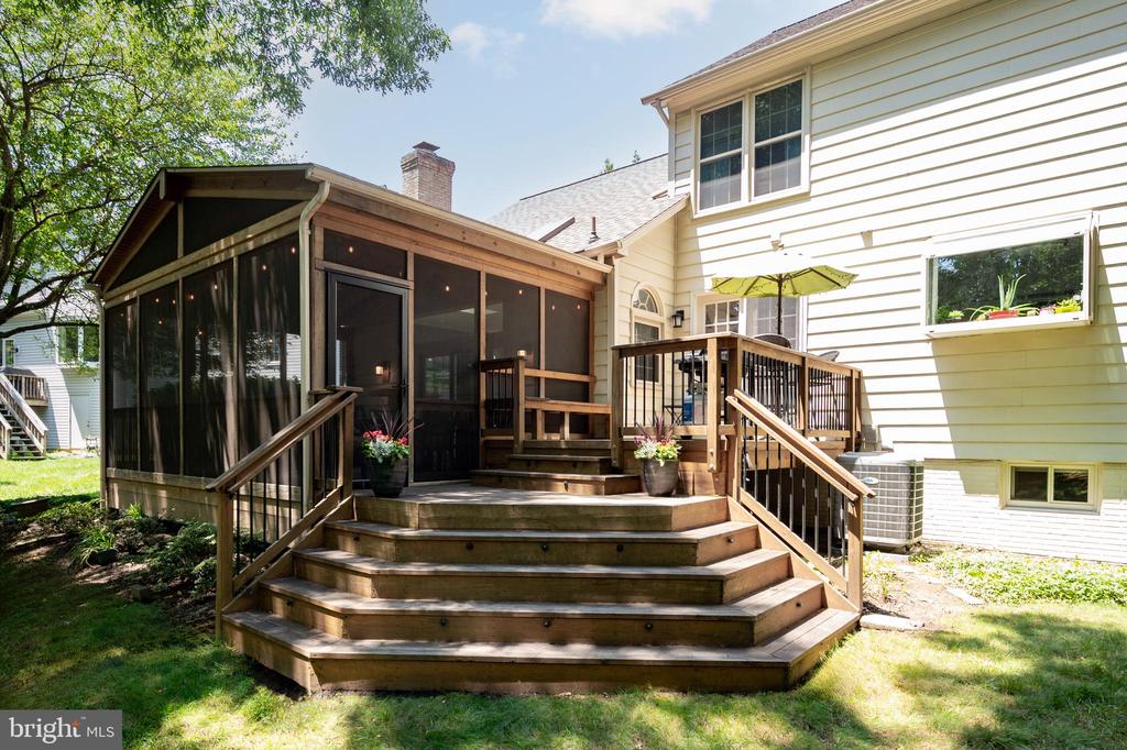 6909 TRILLIUM LANE