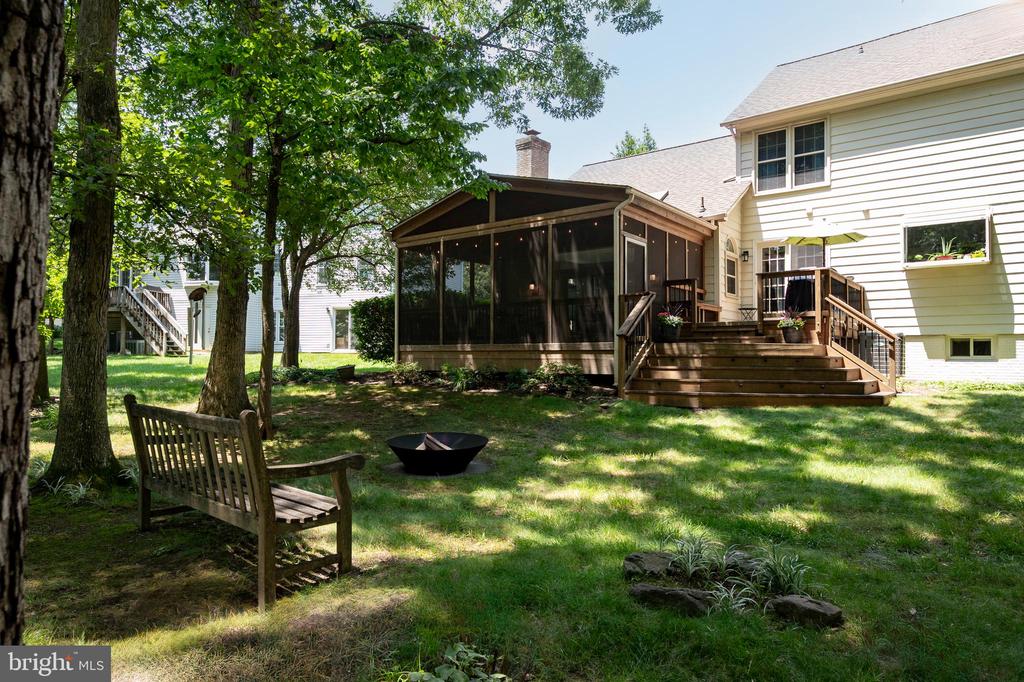6909 TRILLIUM LANE