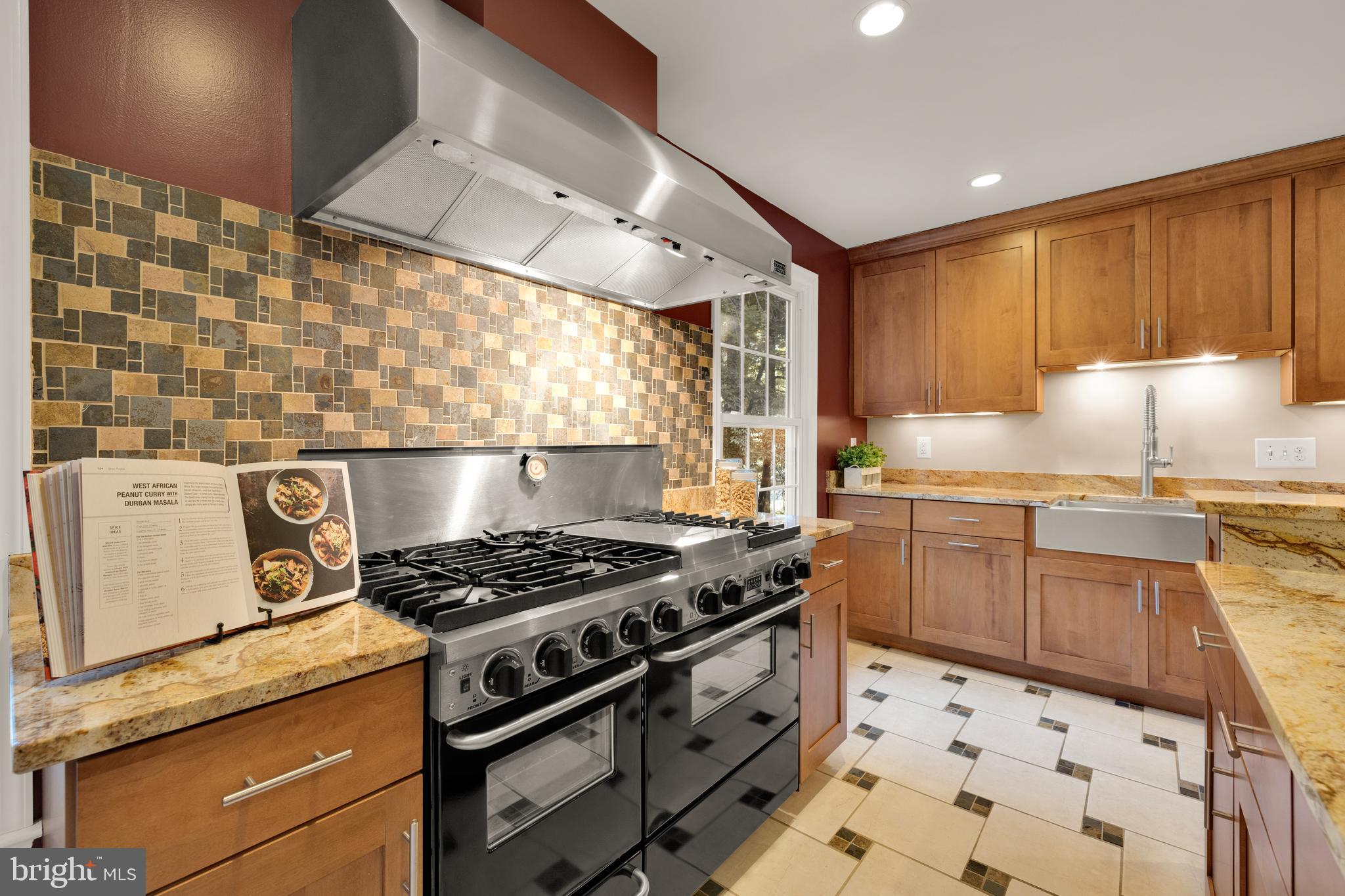 9461 CLOVERDALE COURT