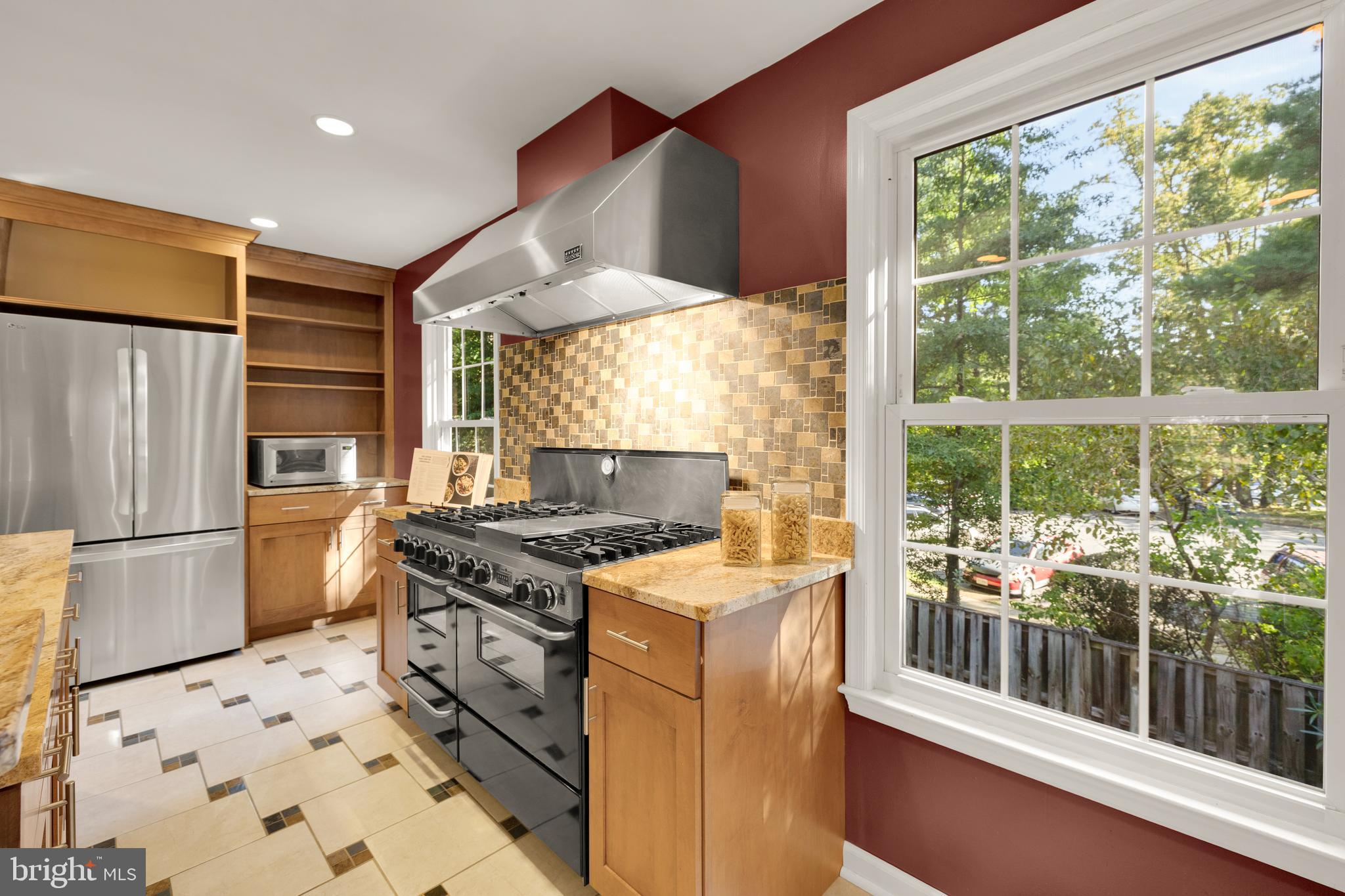 9461 CLOVERDALE COURT