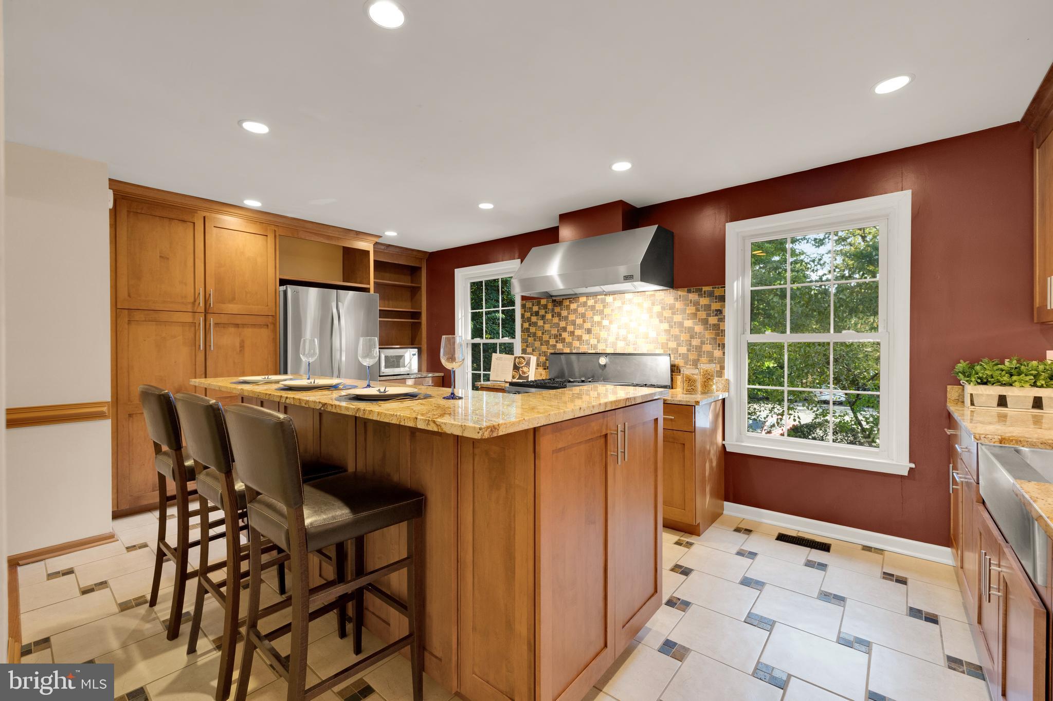 9461 CLOVERDALE COURT