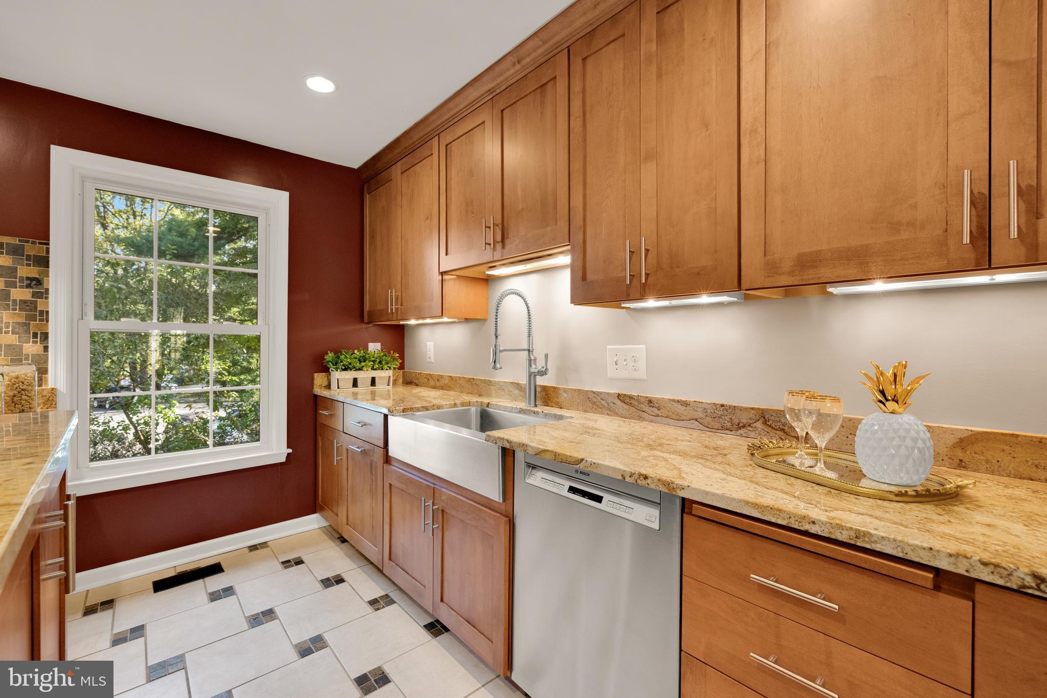 9461 CLOVERDALE COURT