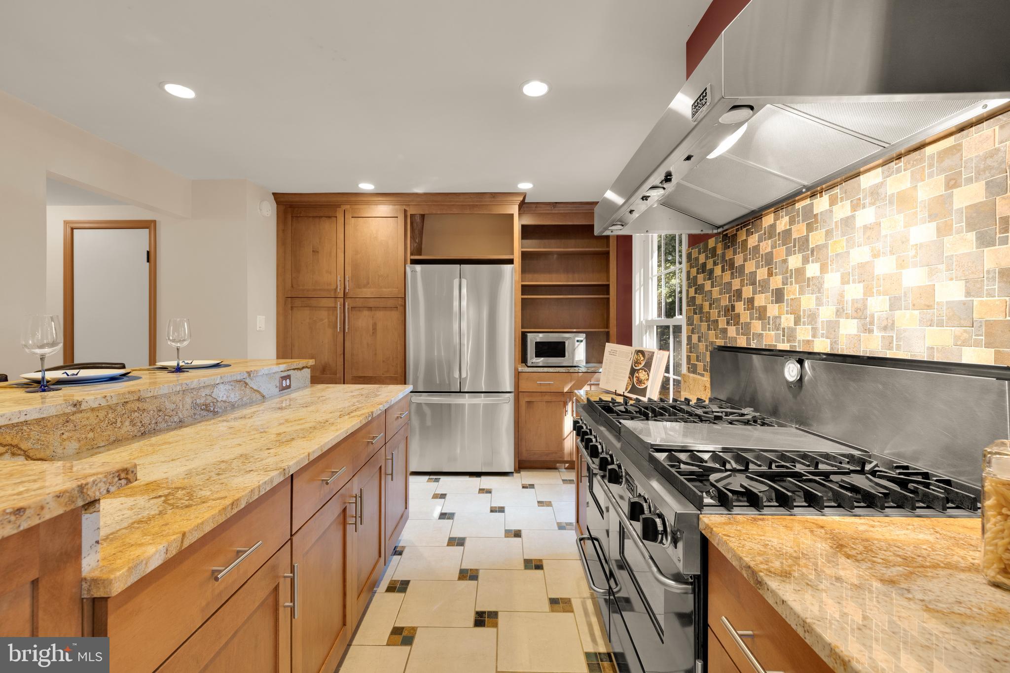 9461 CLOVERDALE COURT