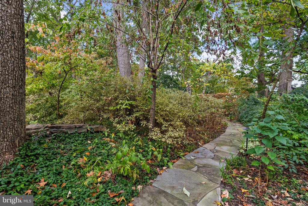 5817 JANE WAY