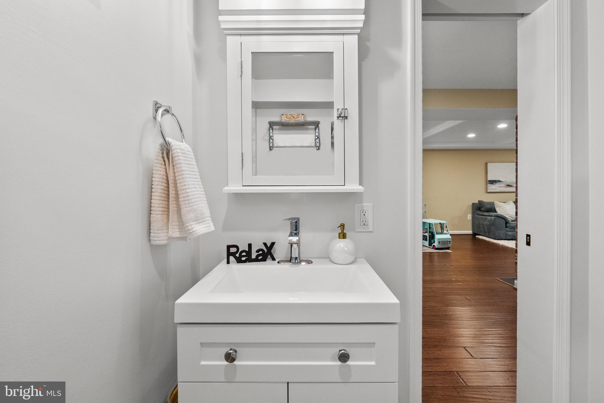 7911 BAINBRIDGE ROAD