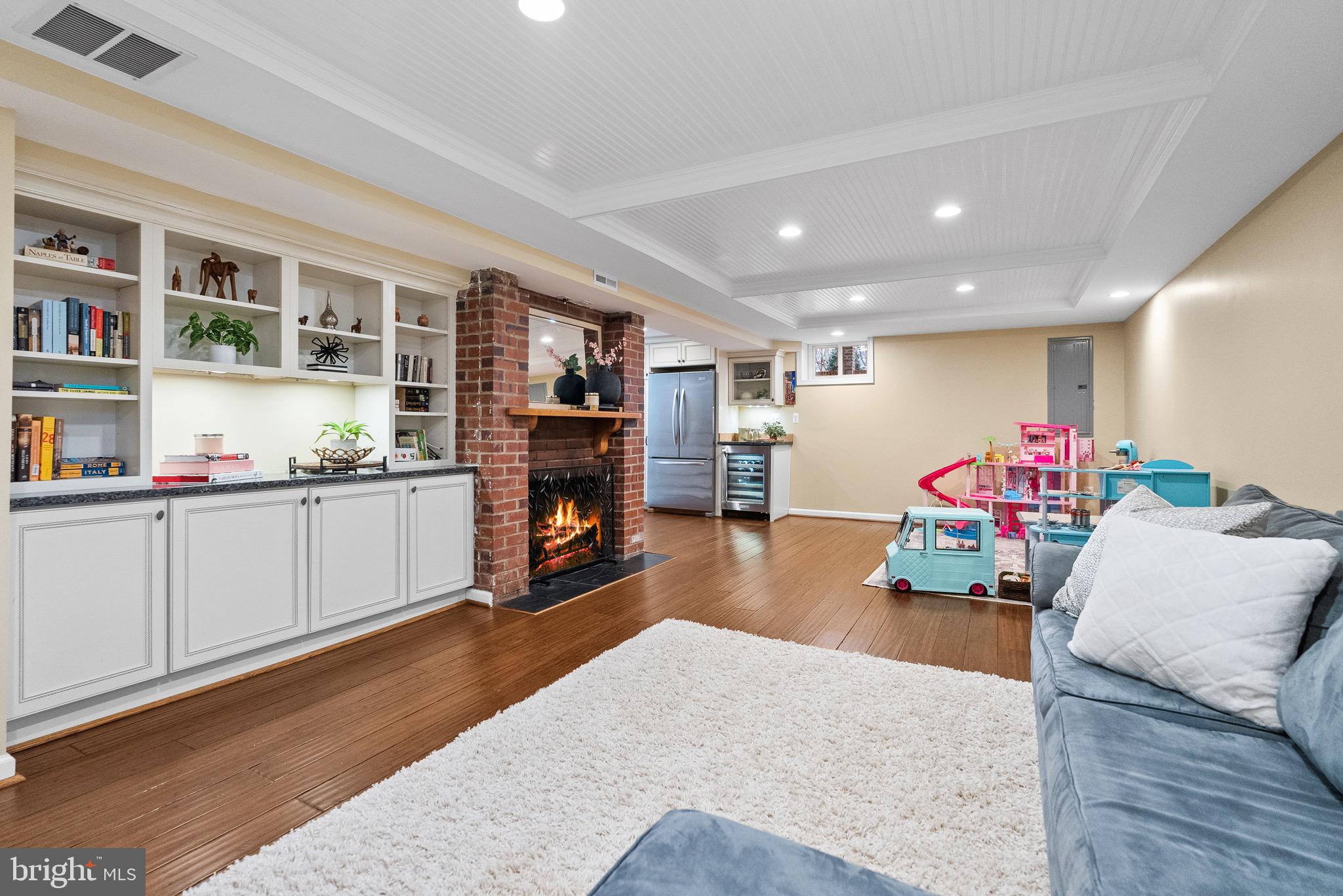 7911 BAINBRIDGE ROAD