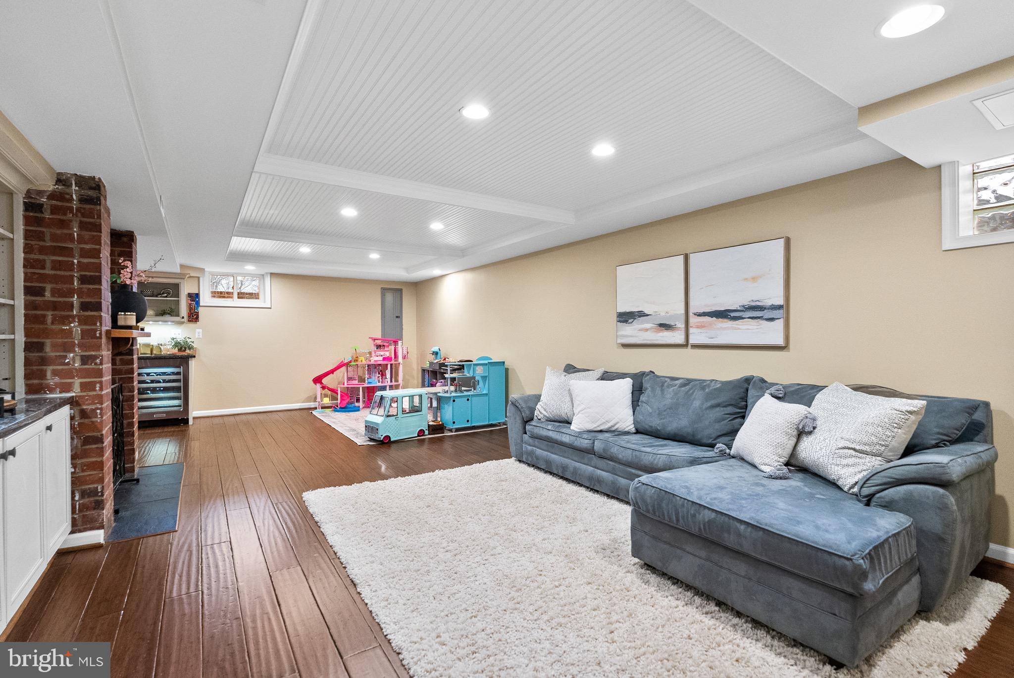 7911 BAINBRIDGE ROAD