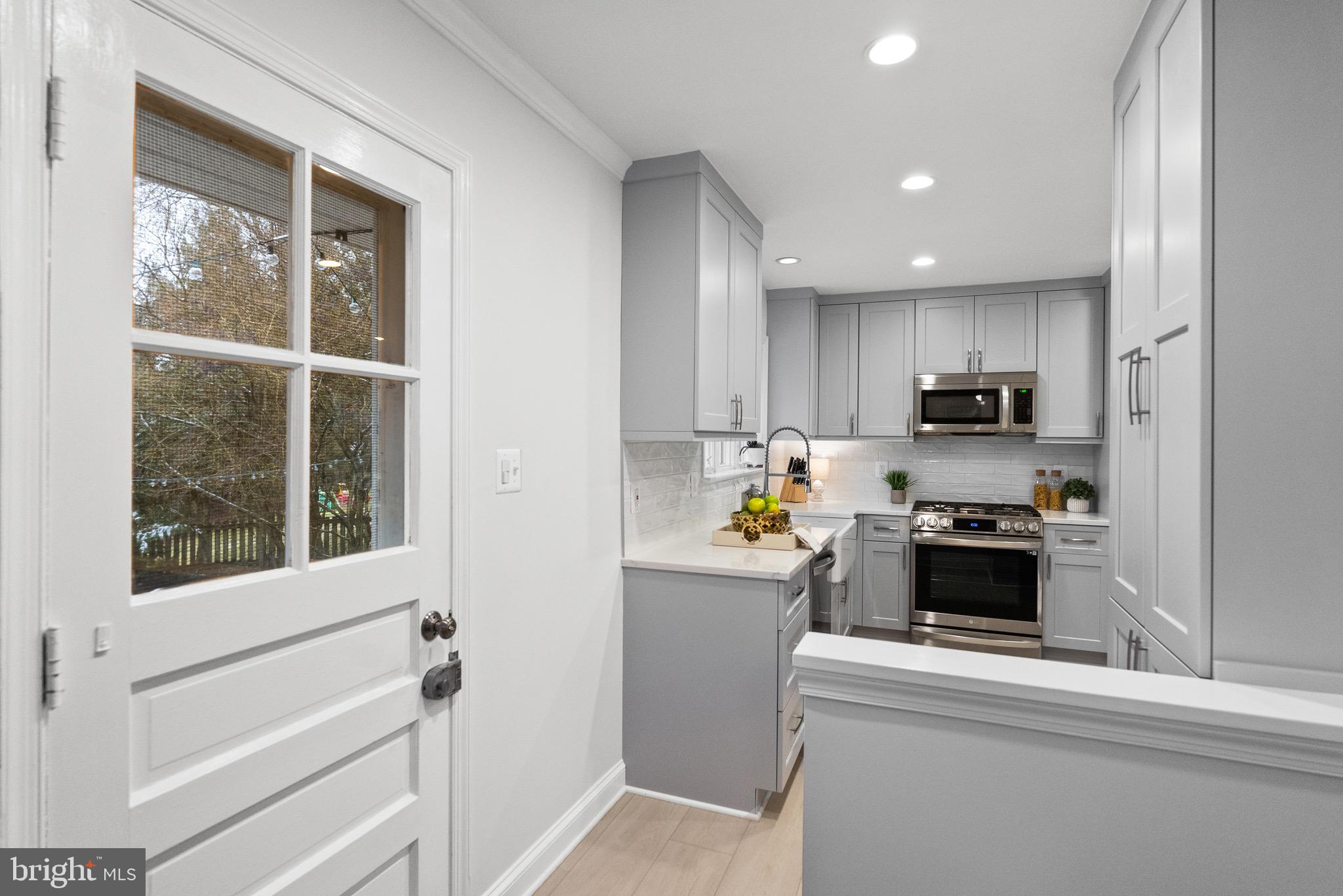 7911 BAINBRIDGE ROAD