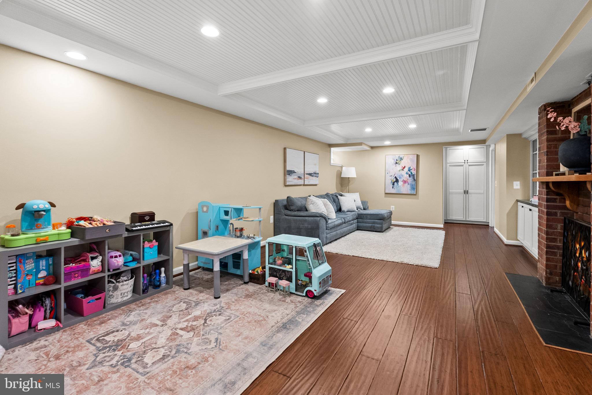 7911 BAINBRIDGE ROAD