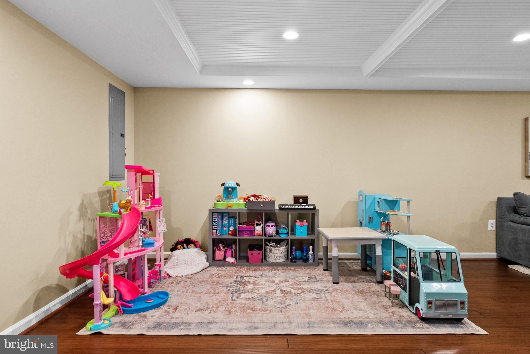 7911 BAINBRIDGE ROAD