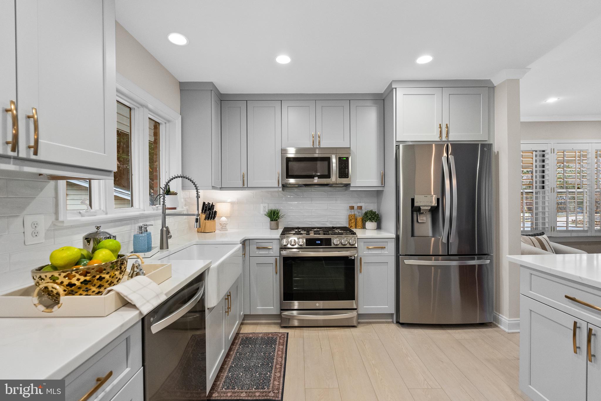 7911 BAINBRIDGE ROAD