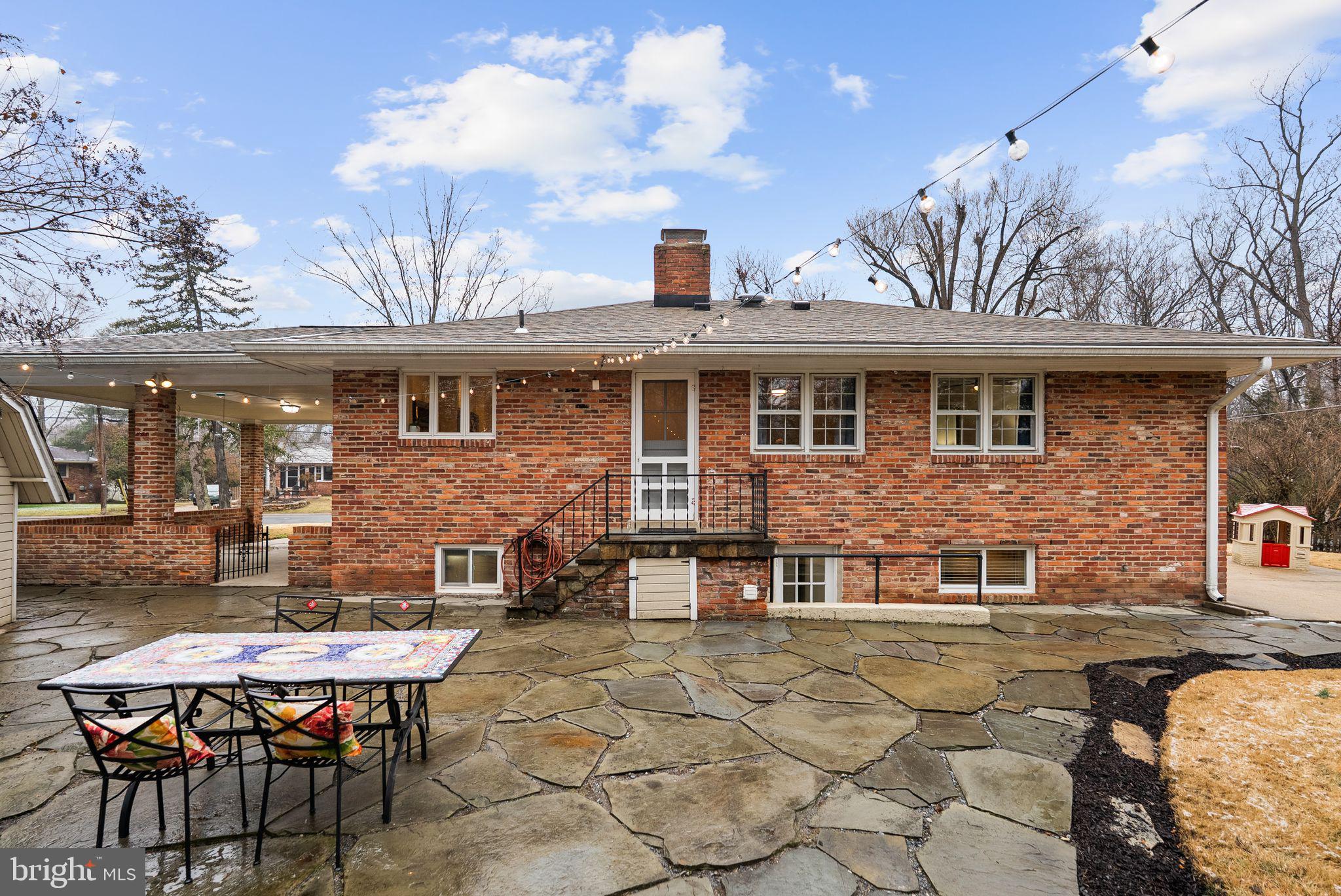 7911 BAINBRIDGE ROAD