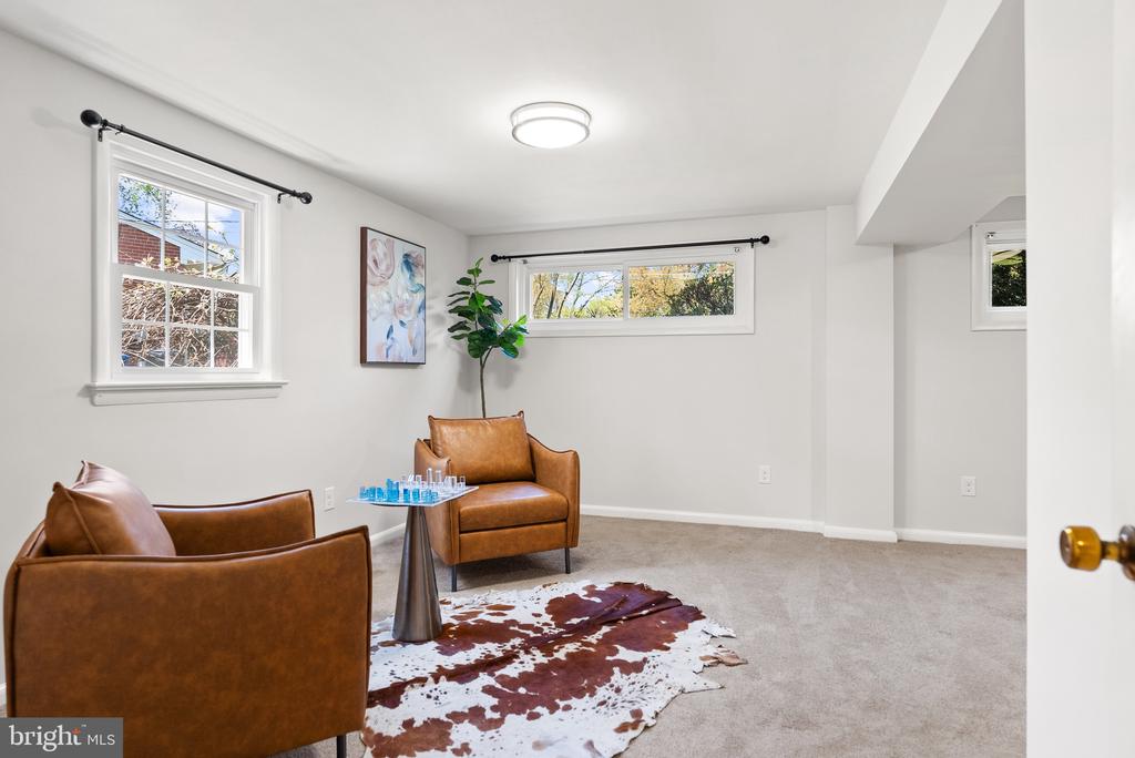 1907 SHANNON COURT