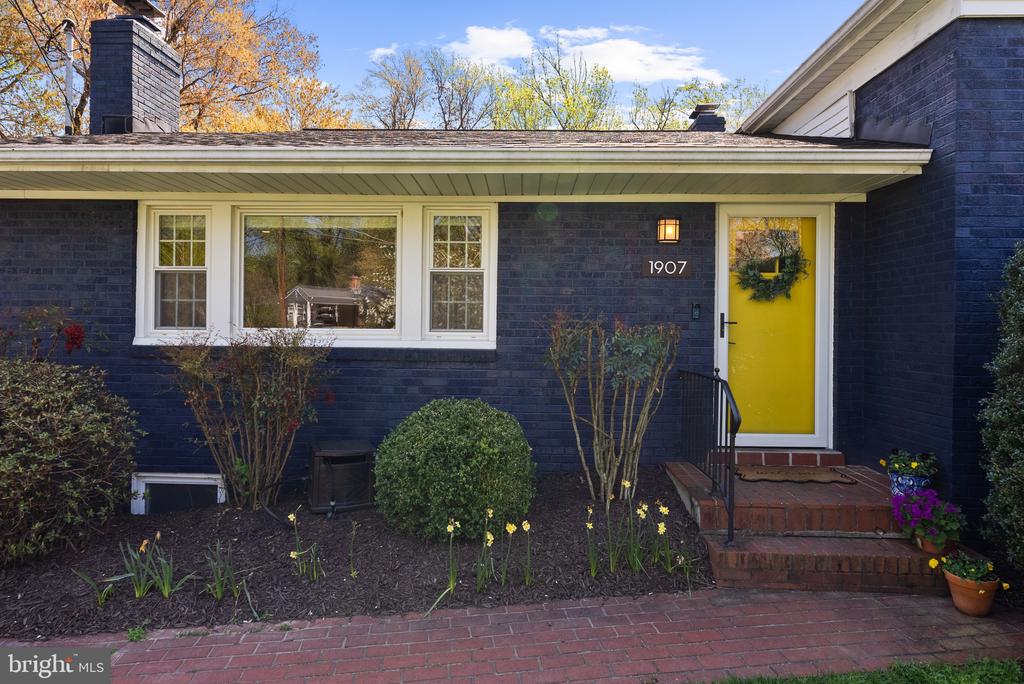 1907 SHANNON COURT