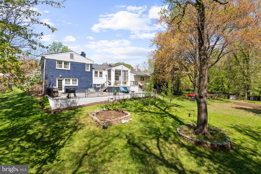 1907 SHANNON COURT