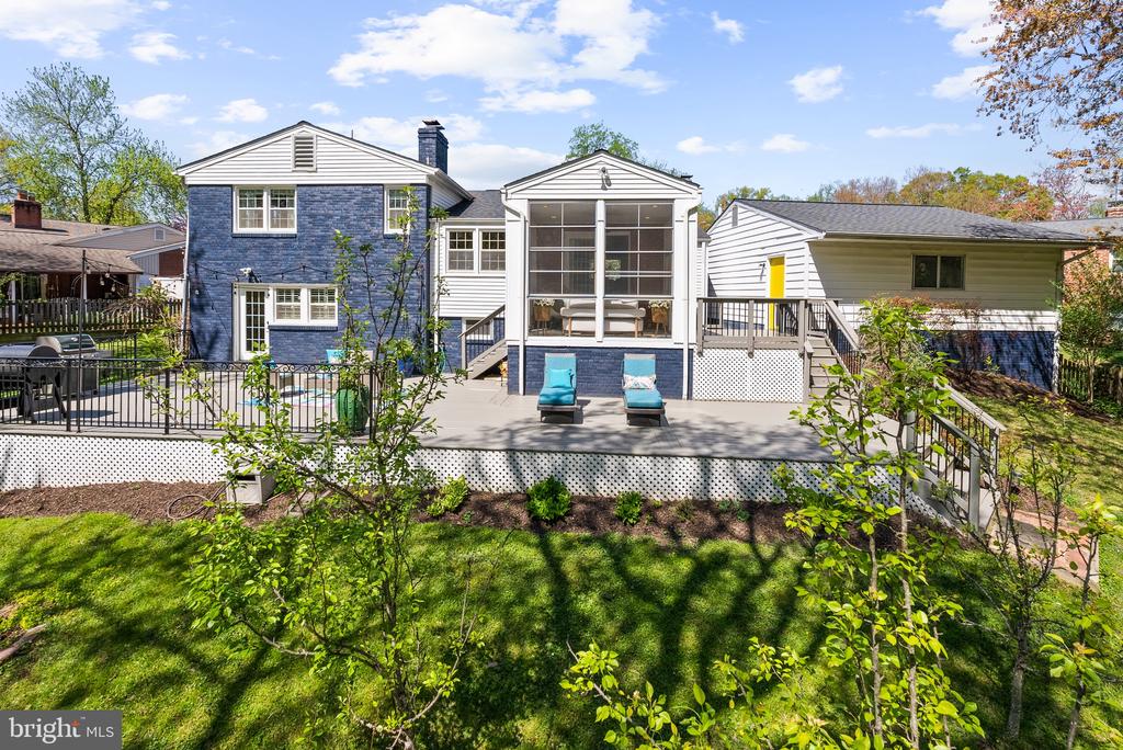 1907 SHANNON COURT