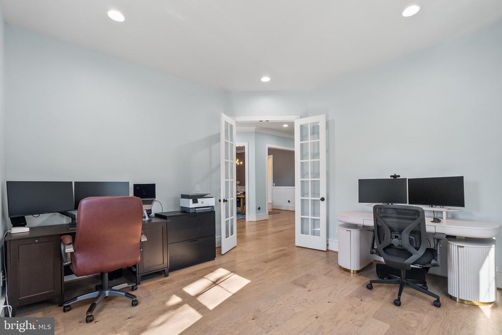 8633 FORT HUNT ROAD