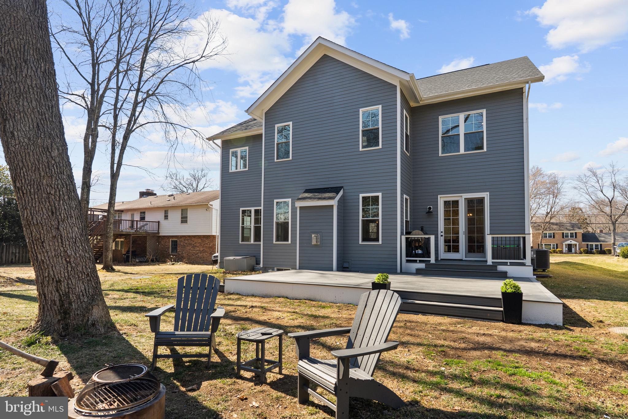 8633 FORT HUNT ROAD
