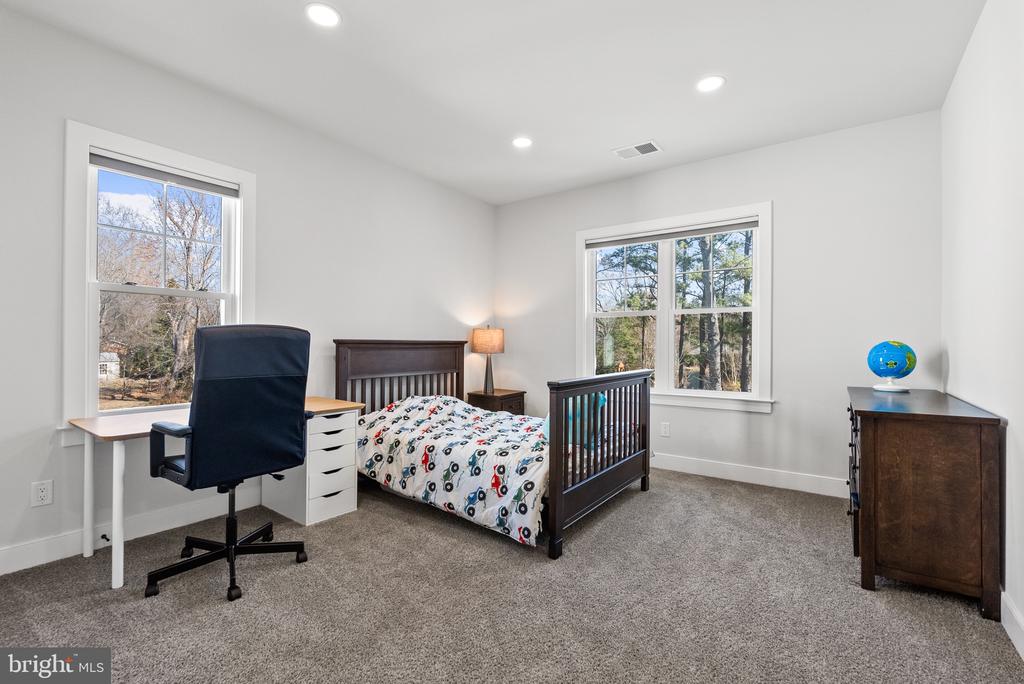 8633 FORT HUNT ROAD