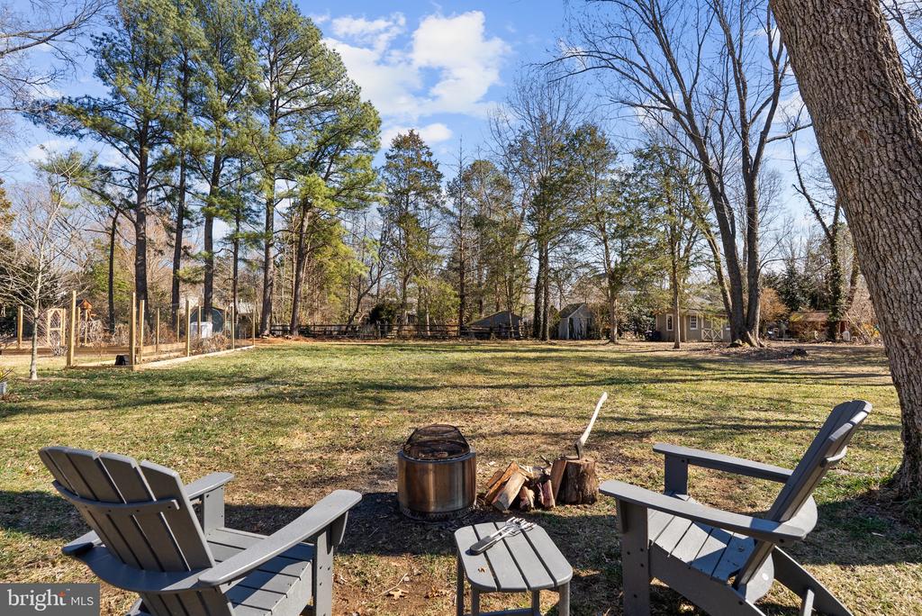 8633 FORT HUNT ROAD