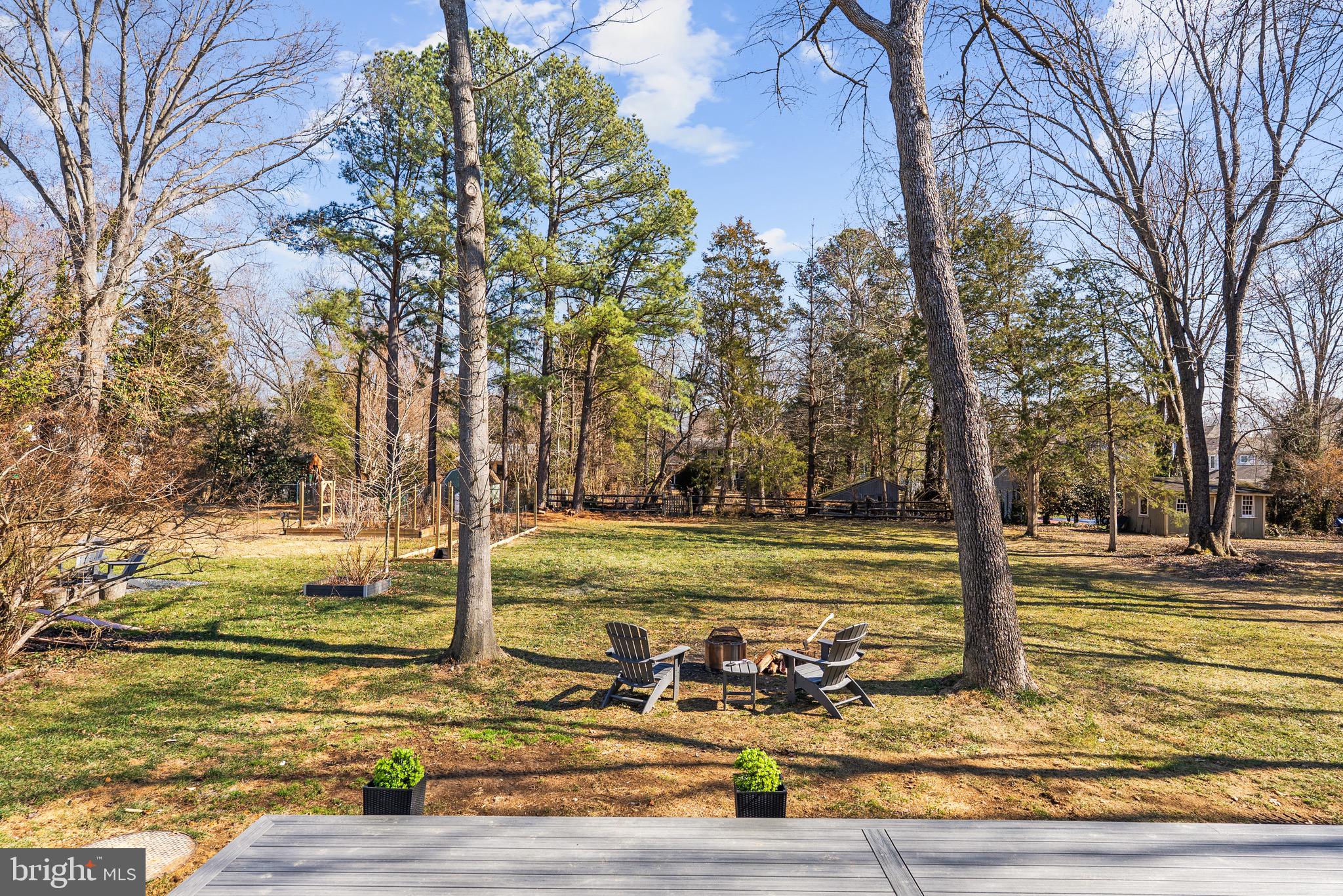 8633 FORT HUNT ROAD