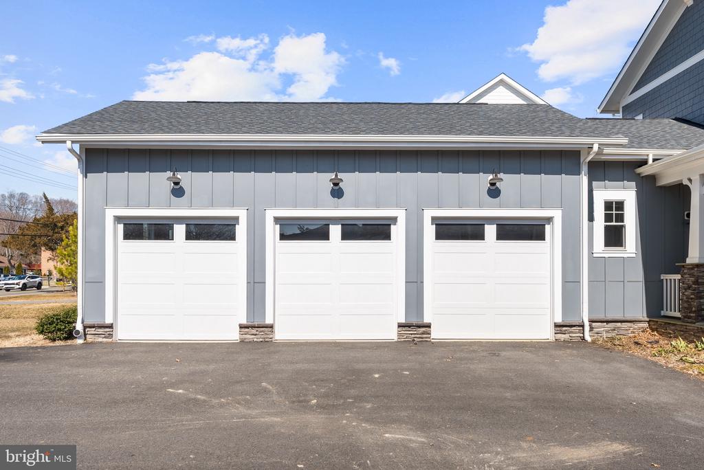 8633 FORT HUNT ROAD