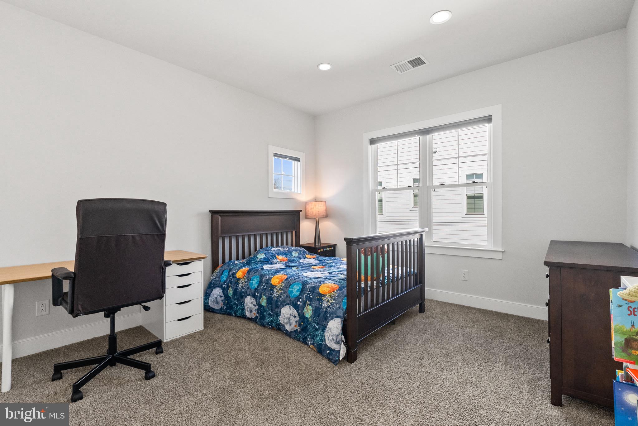 8633 FORT HUNT ROAD