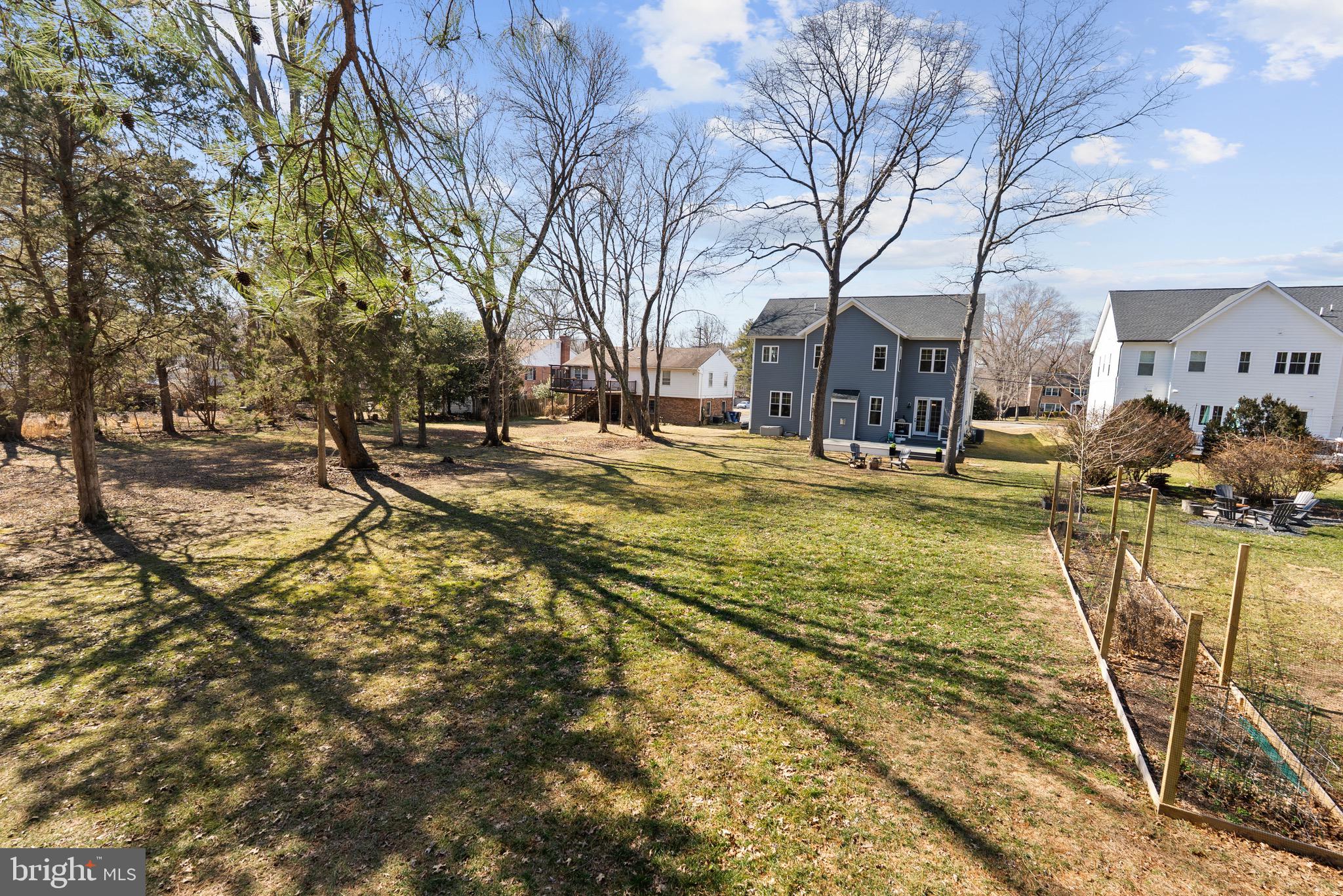 8633 FORT HUNT ROAD