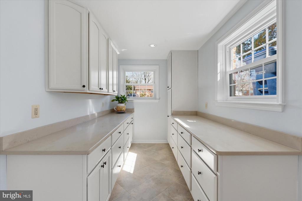 1133 ANESBURY LANE