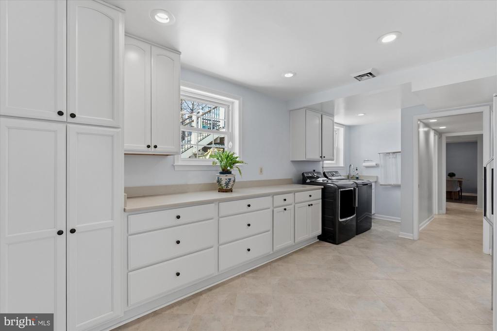 1133 ANESBURY LANE