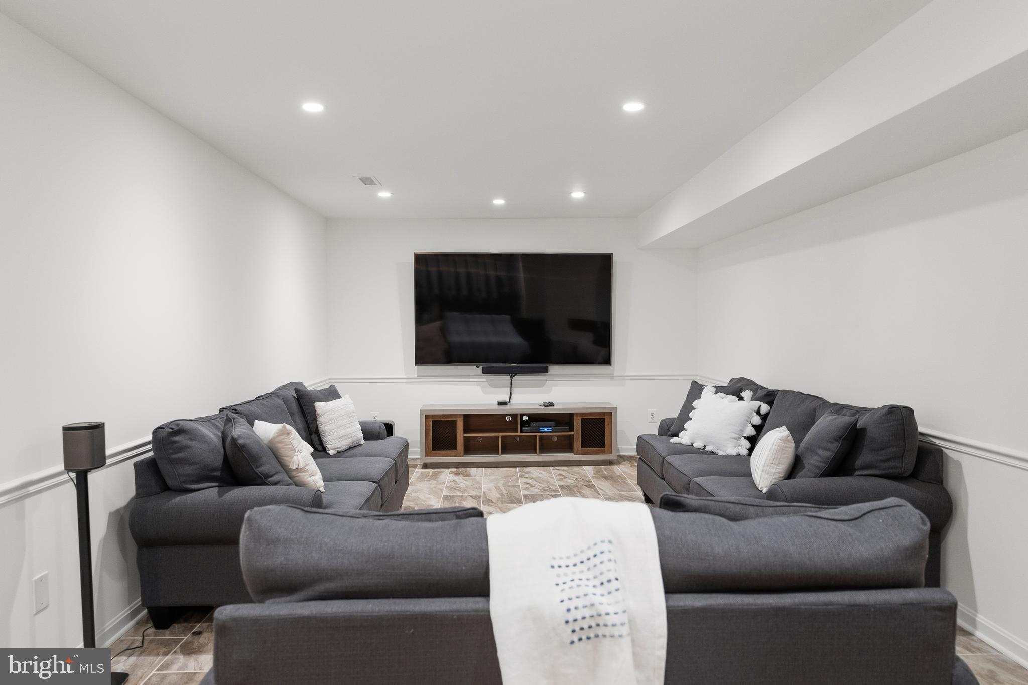 7905 BELLEFLOWER DRIVE