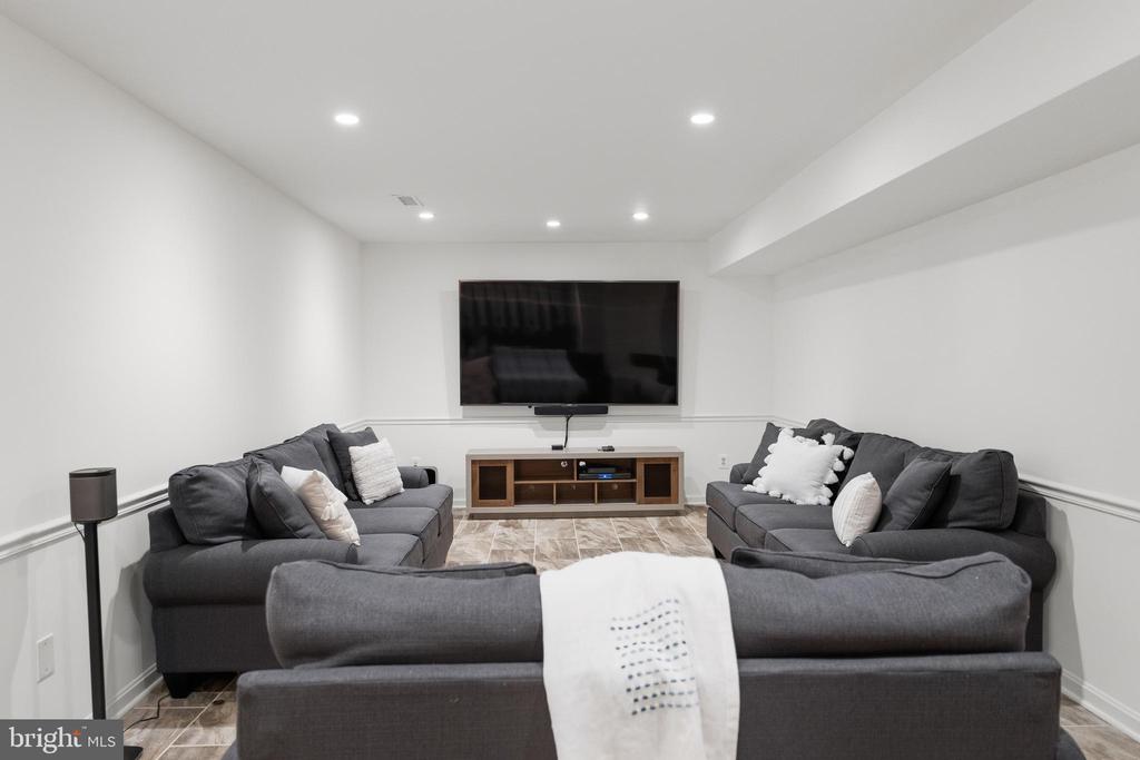 7905 BELLEFLOWER DRIVE
