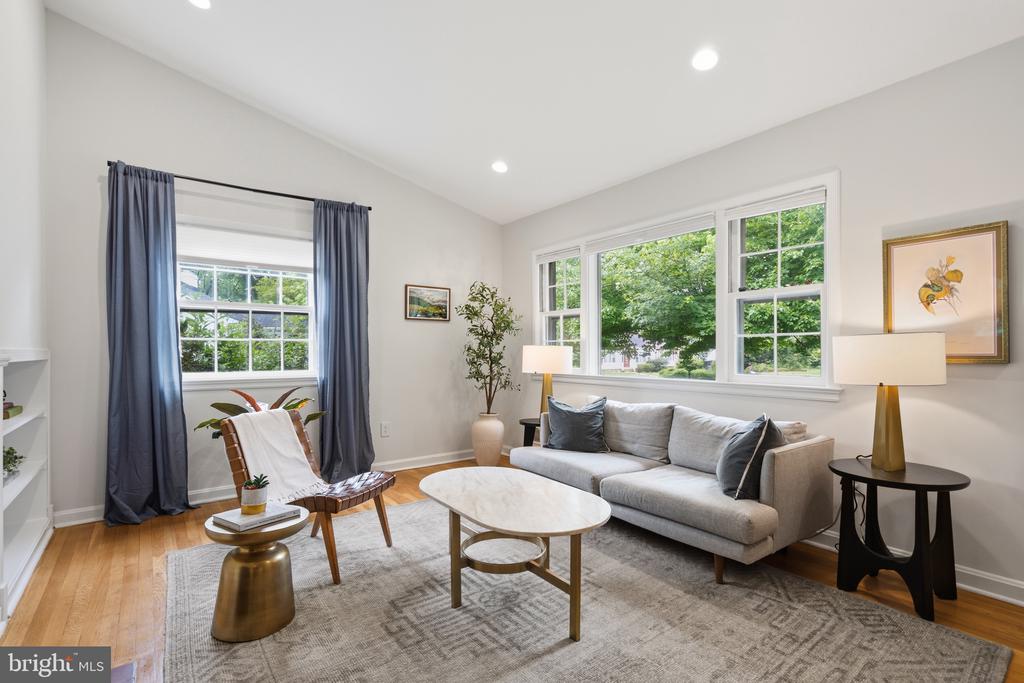 1504 DARE COURT