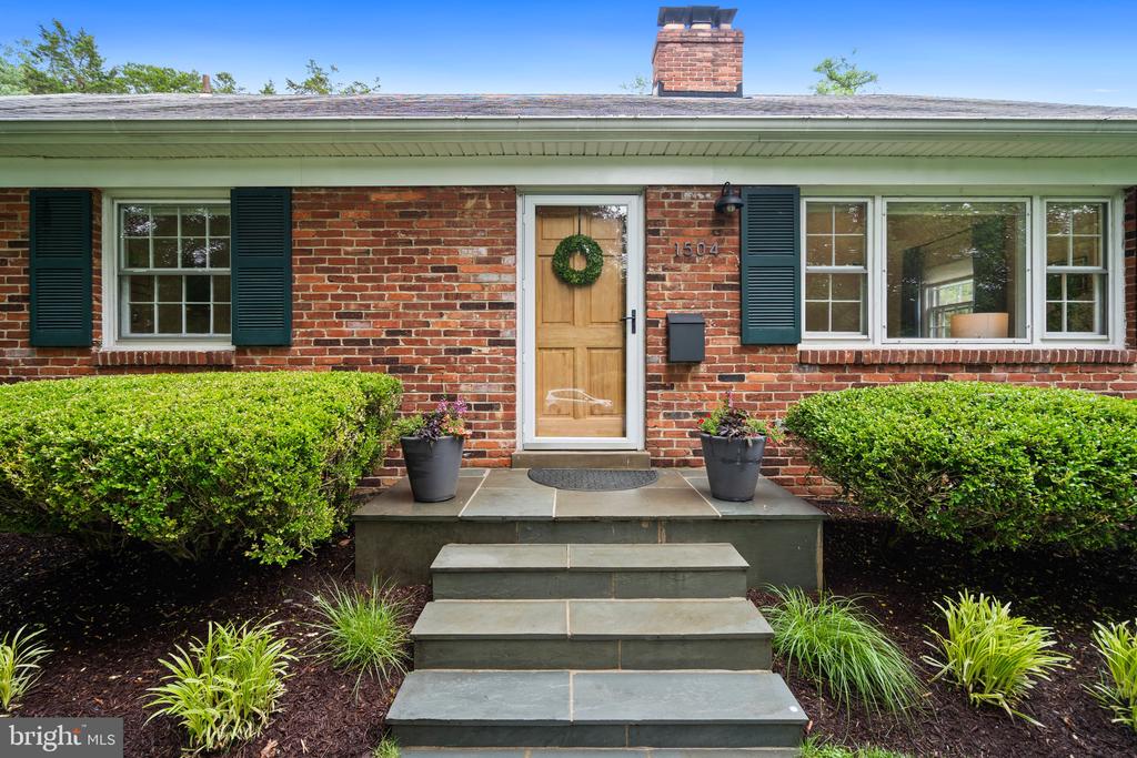 1504 DARE COURT