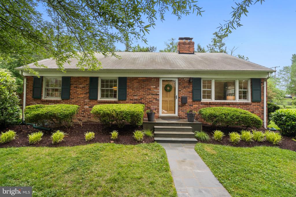 1504 DARE COURT