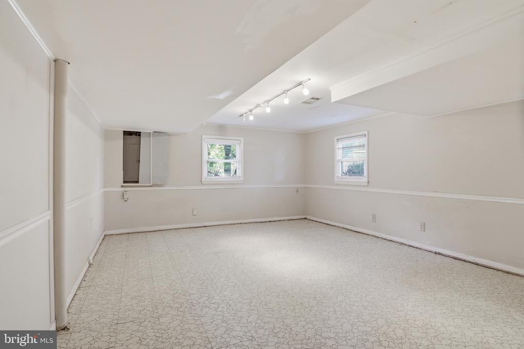 8403 FELTON LANE