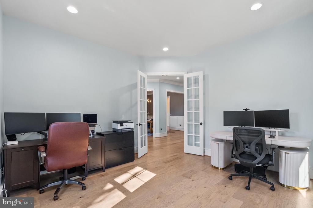 8633 FORT HUNT ROAD