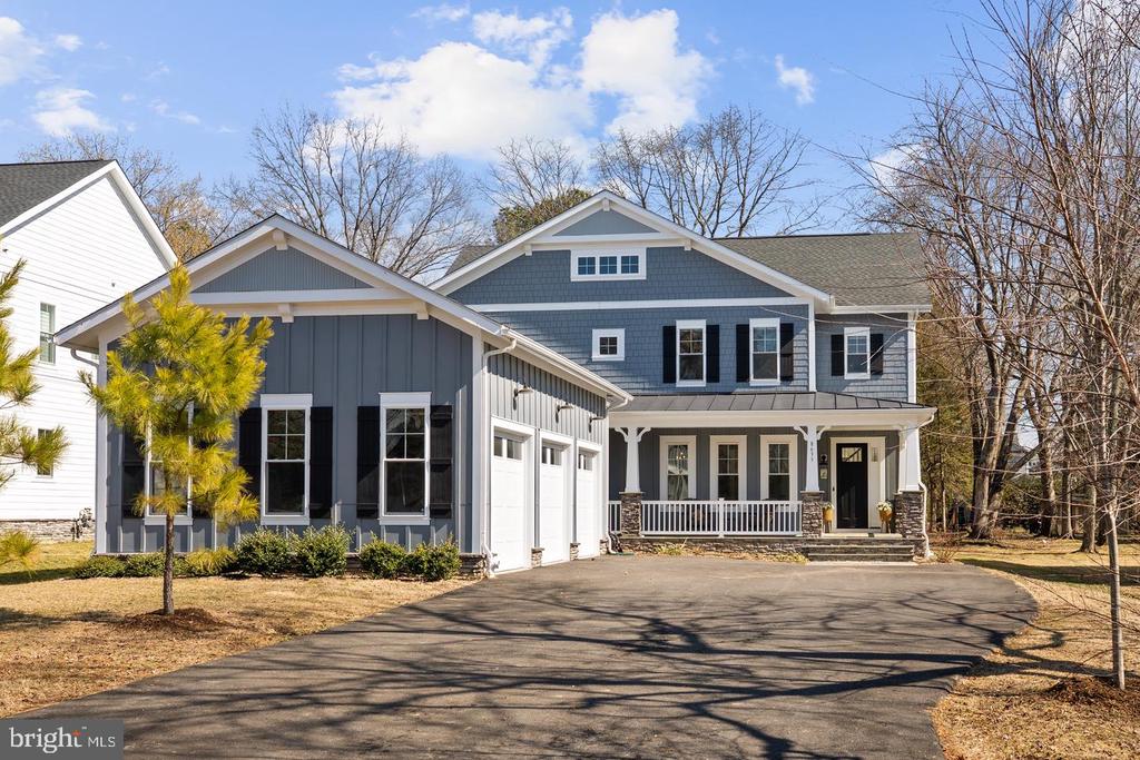 8633 FORT HUNT ROAD
