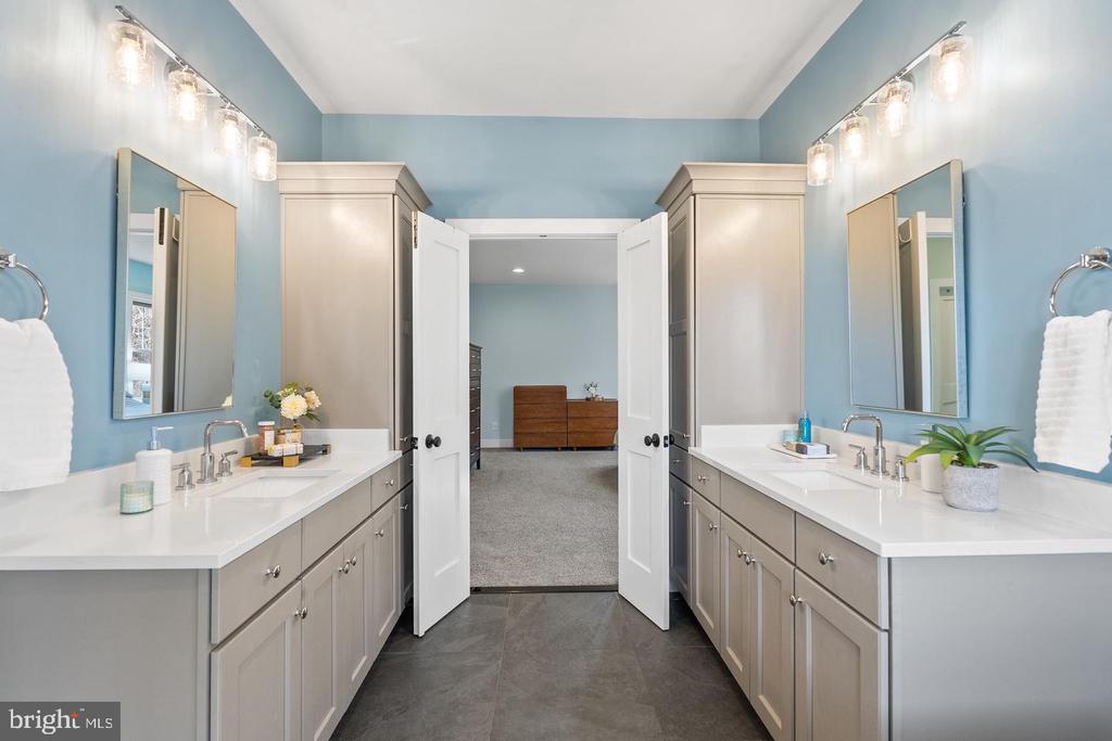 8633 FORT HUNT ROAD