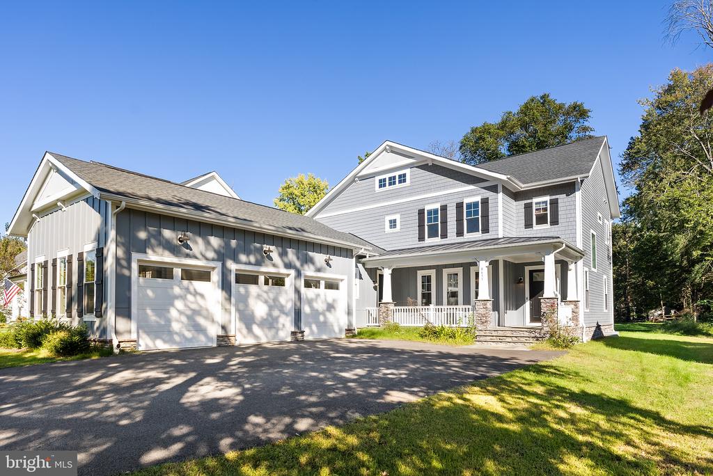 8633 FORT HUNT ROAD