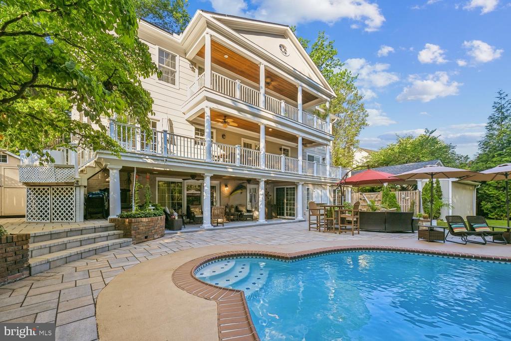 1010 EMERALD DRIVE