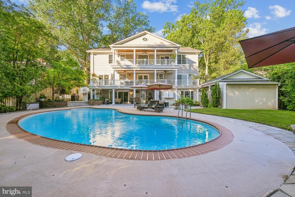 1010 EMERALD DRIVE