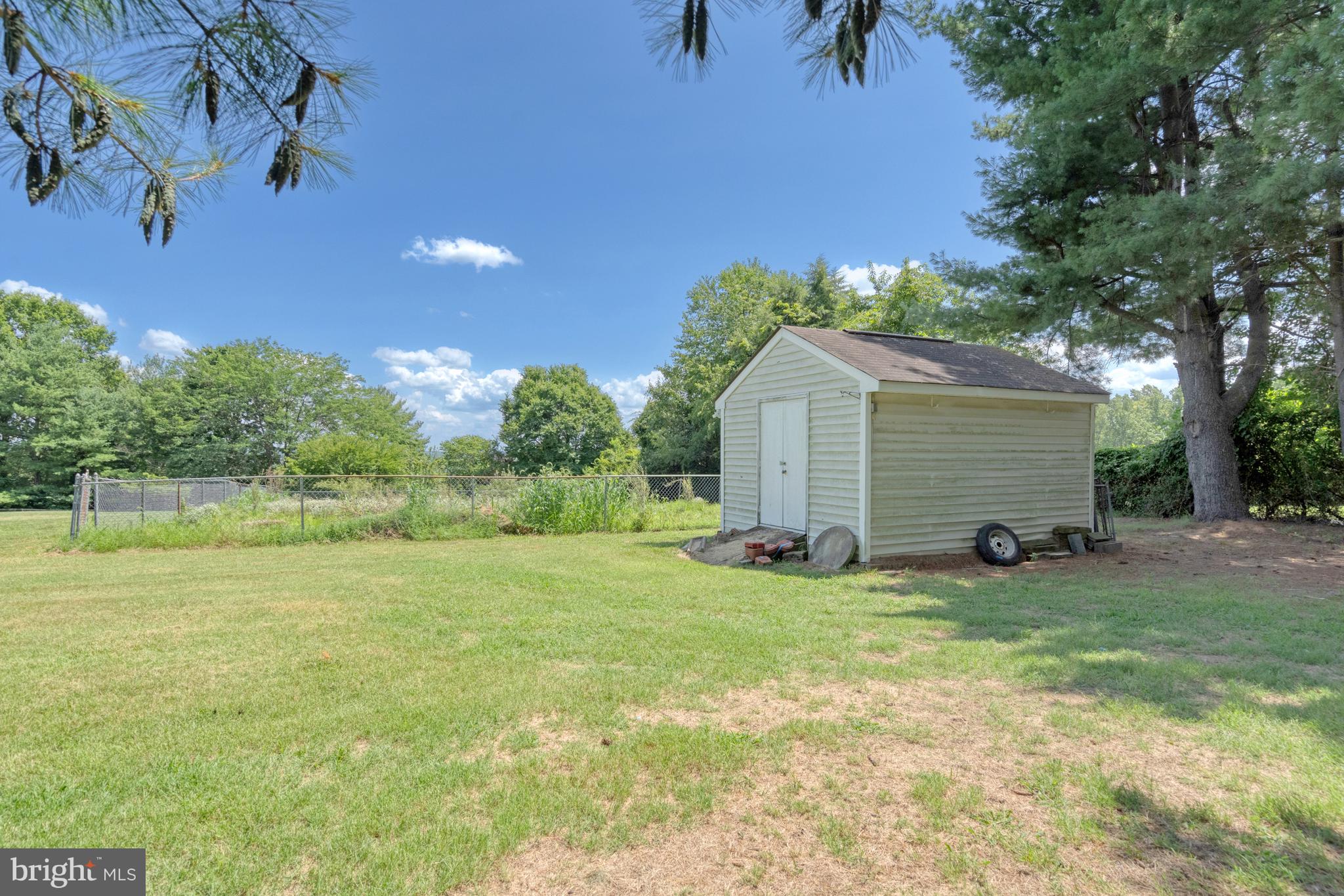 41911 Woodcrest Ln