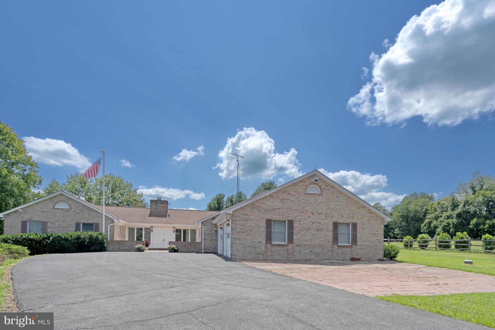 41911 Woodcrest Ln