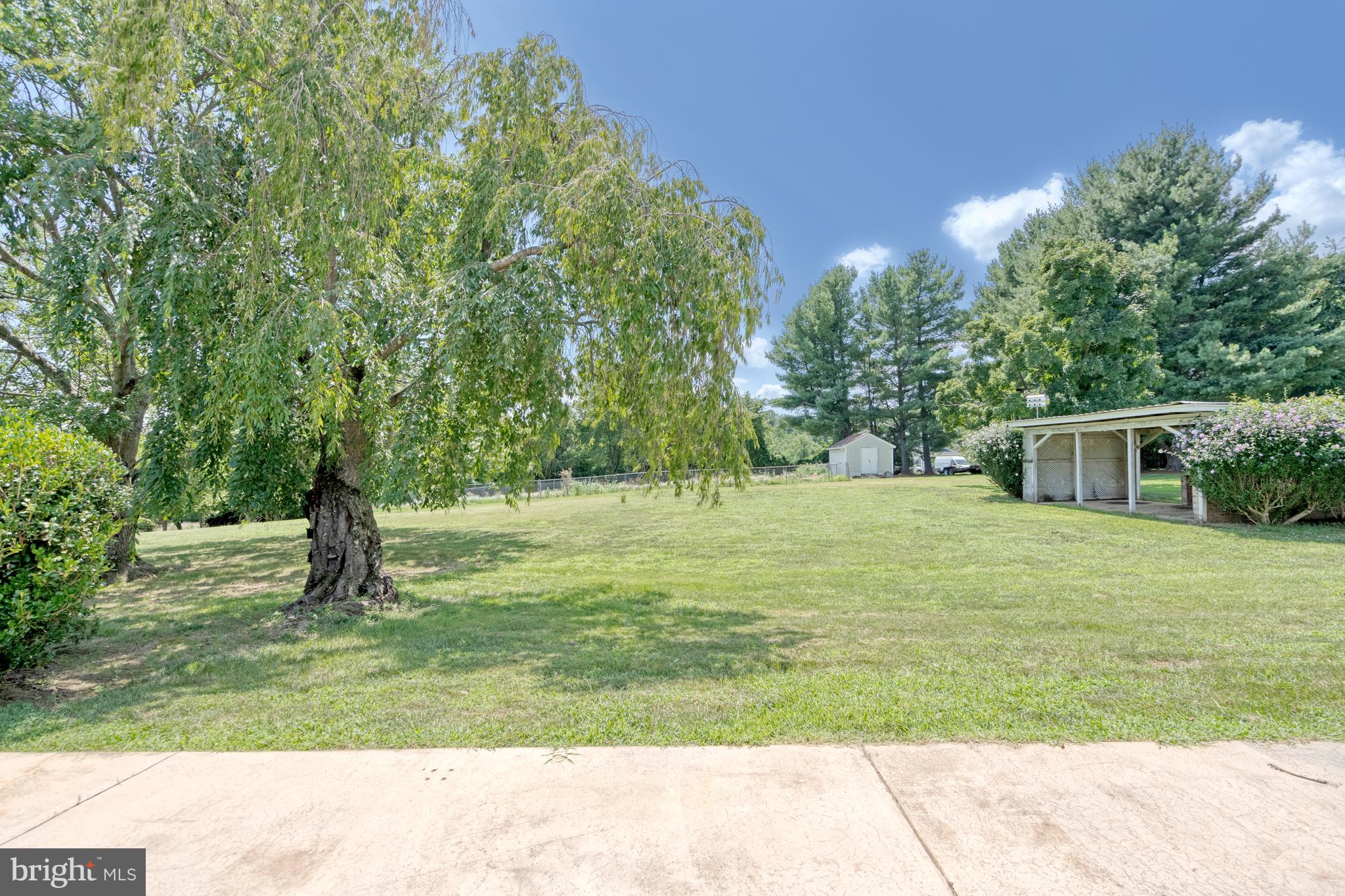 41911 Woodcrest Ln