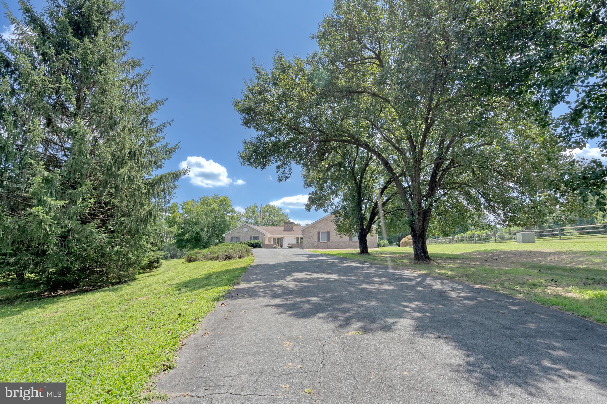 41911 Woodcrest Ln