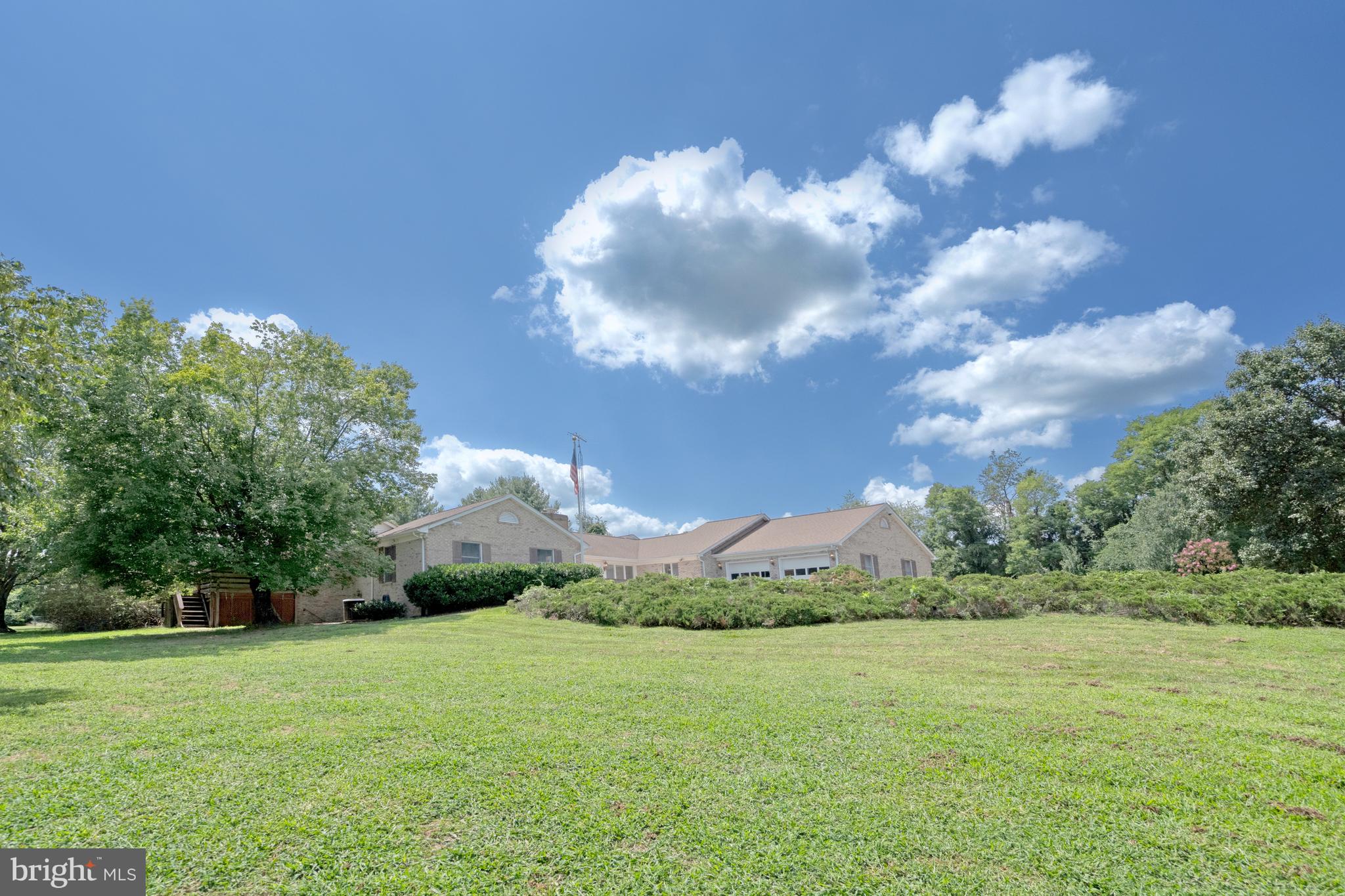 41911 Woodcrest Ln
