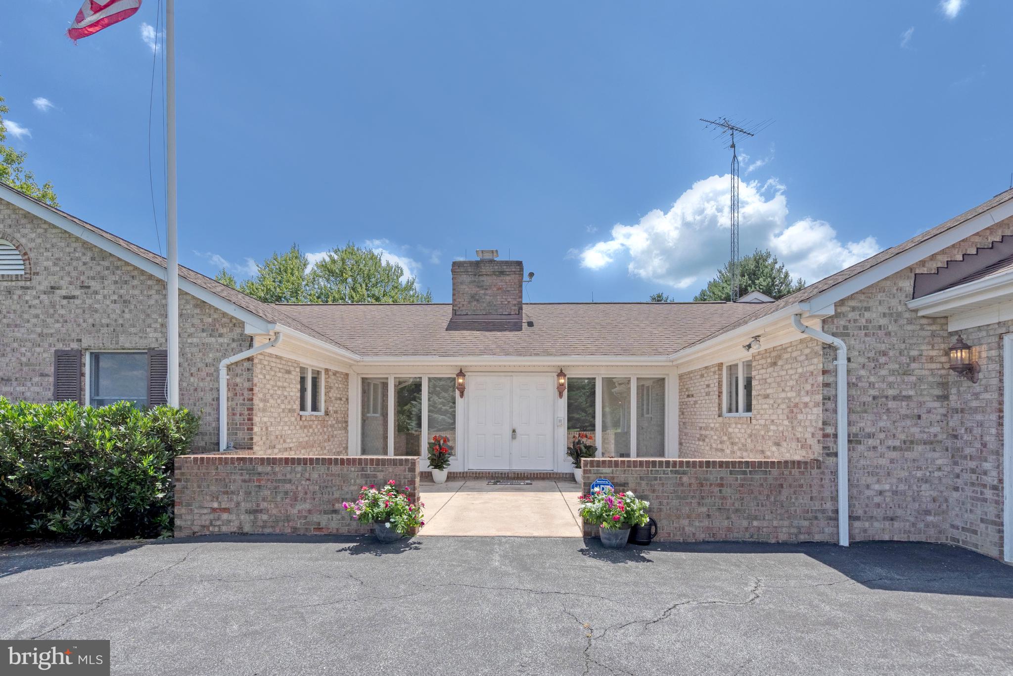 41911 Woodcrest Ln
