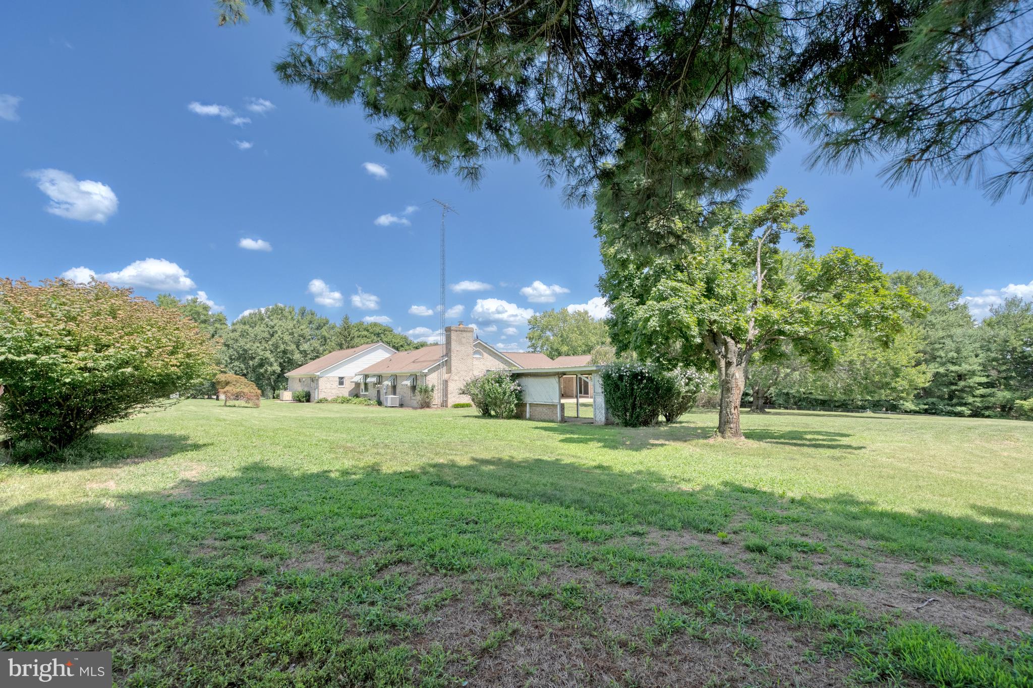 41911 Woodcrest Ln